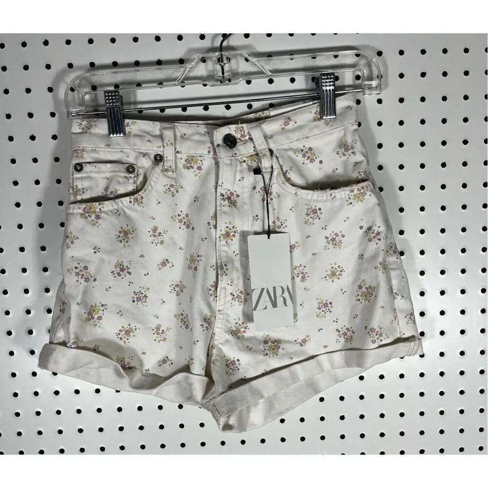 Womans Zara floral print jean shorts size 4